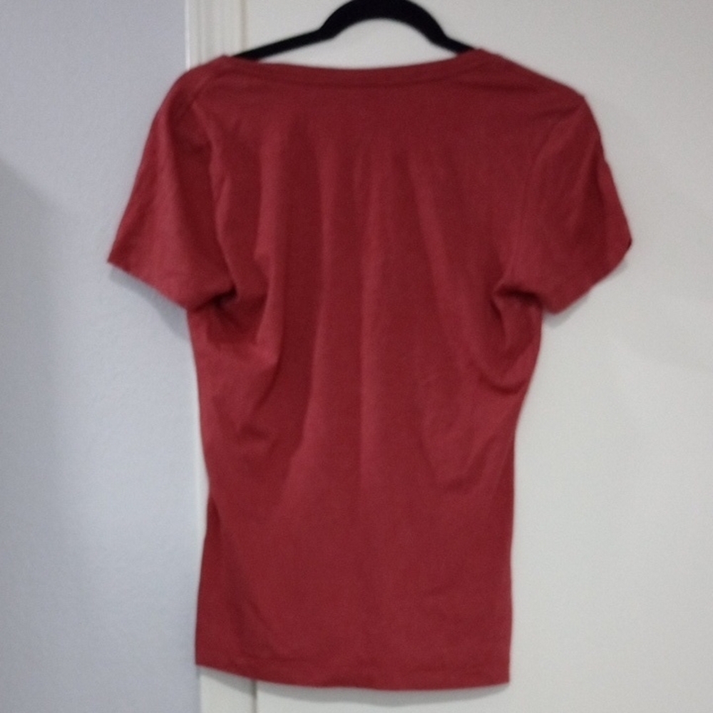 Nike Women's Red Arizona Diamondbacks Short Sleeve Tee V-Neck Graphic Slim Fit - Picture 3 of 3